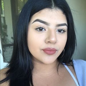 Meet your Posher, Chloe